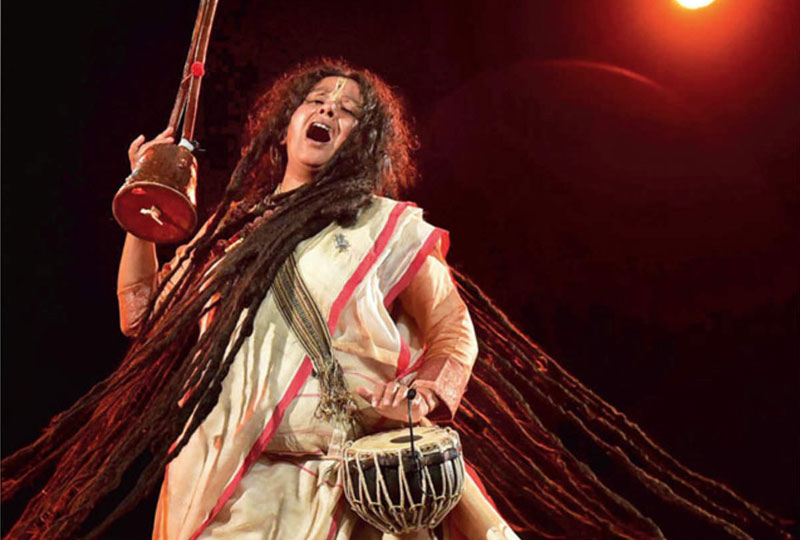 A baul performer